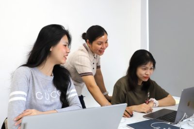 여성 해외취업 근로자에서 수백만 달러 기업 대표로 성장한 성공 스토리[:]